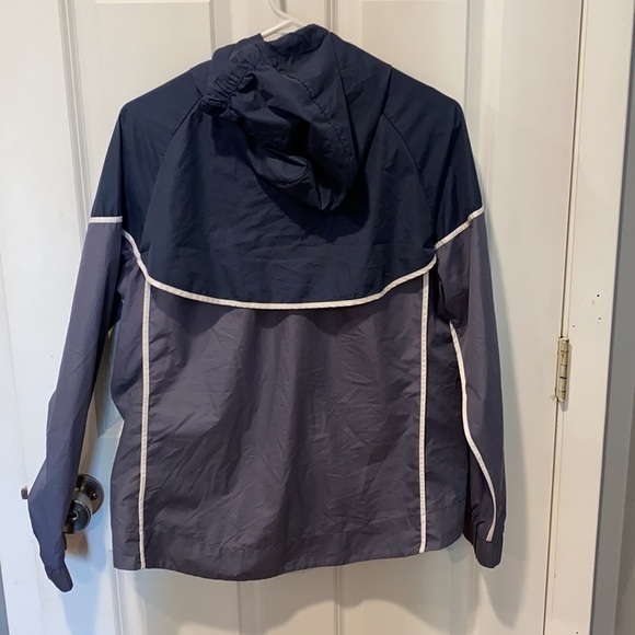 Nike Lightweight Rain Windbreaker Jacket EUC - Picture 7 of 16